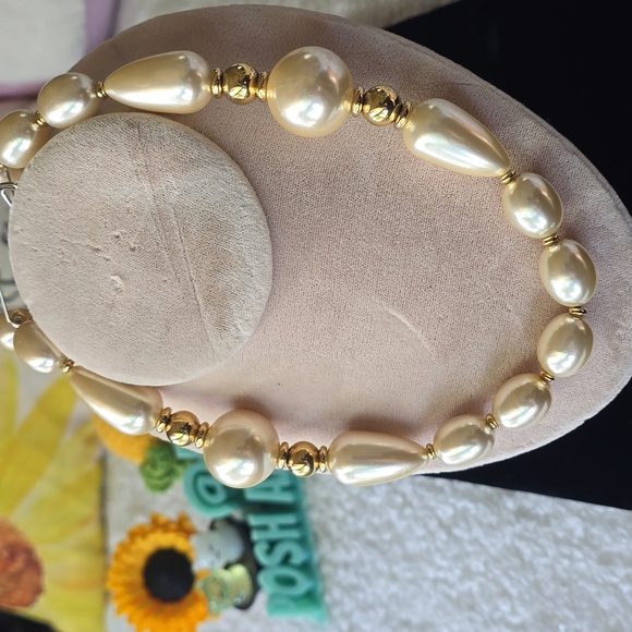 Napier Ivory Pearl Colored  Necklace - Picture 3 of 13